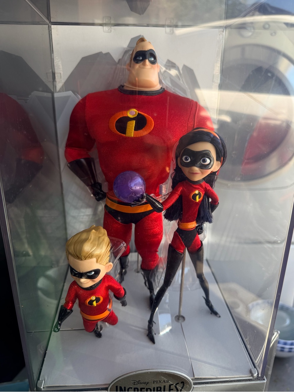 PIXAR ANIMATION STUDIOS SERIES THE INCREDIBLES 2
INCREDIBLE, VIOLET AND DASH